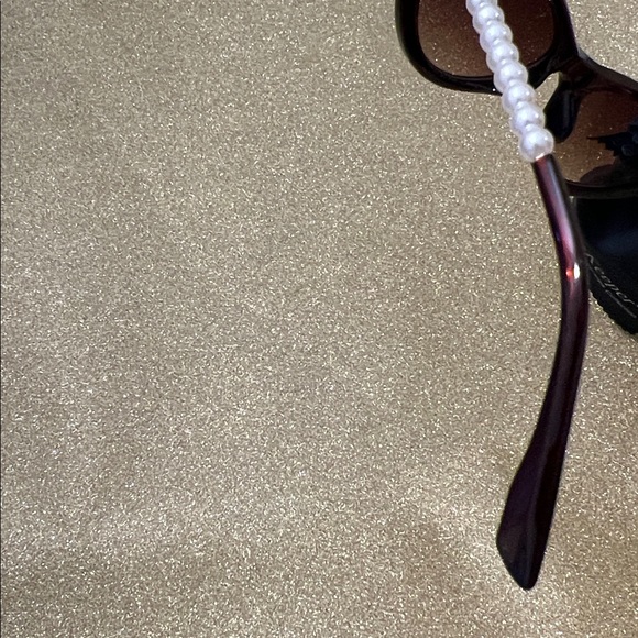 Elegant Cateye Sunglasses with Pearl Accents - Picture 9 of 11